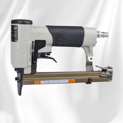 Chim gõ kiến ​​mã khí nén súng bắn đinh chính hãng N1013JS/FS liên tục tốc độ cao mã súng bắn đinh L1013JS mở rộng tạp chí súng bắn đinh vào sắt